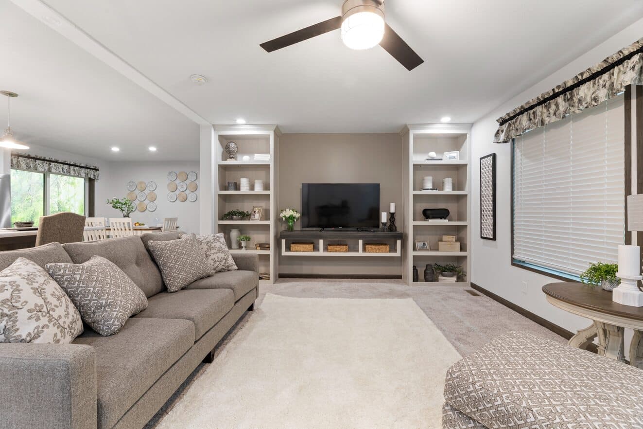 Aberdeen 24031 interior home features