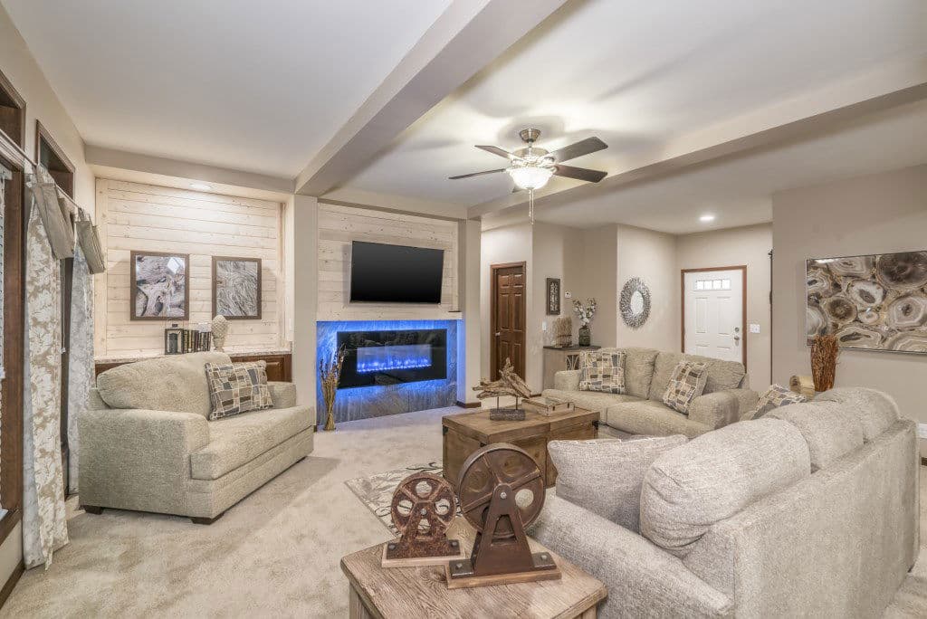 Ultra 6 interior home features