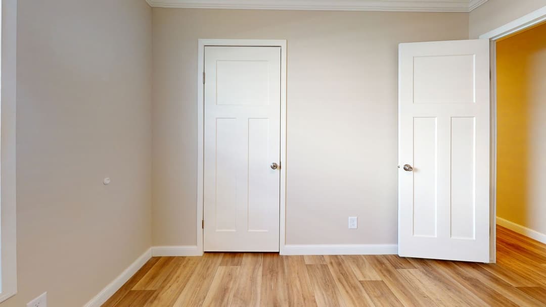 Cumberland duplex bedroom home features