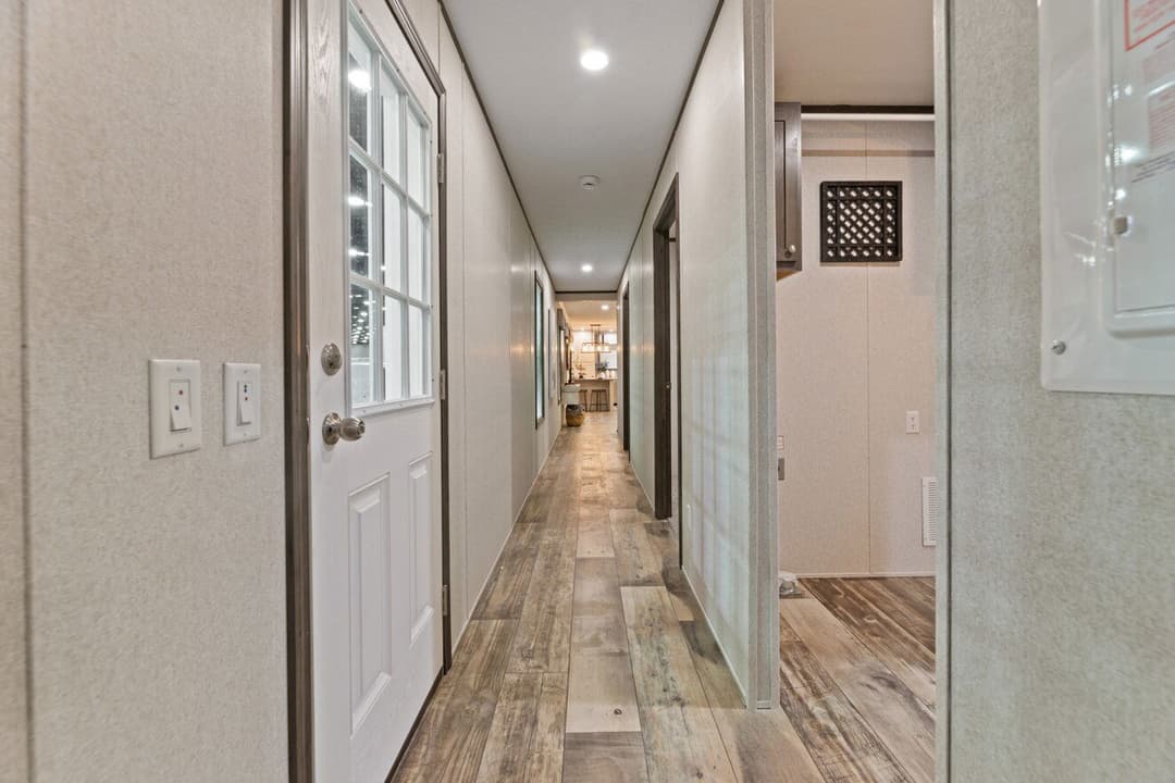 Eastman 24530 interior home features