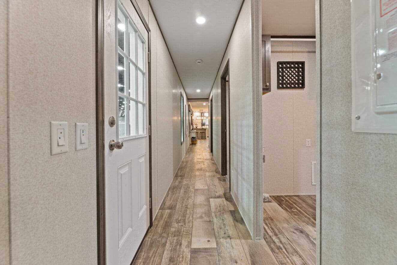 Eastman 24530 interior home features