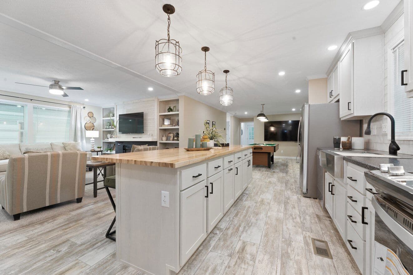 Ives 24033 kitchen and hero home features