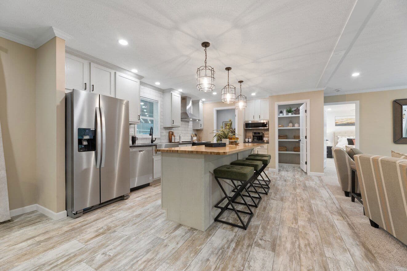 Ives 24033 kitchen home features