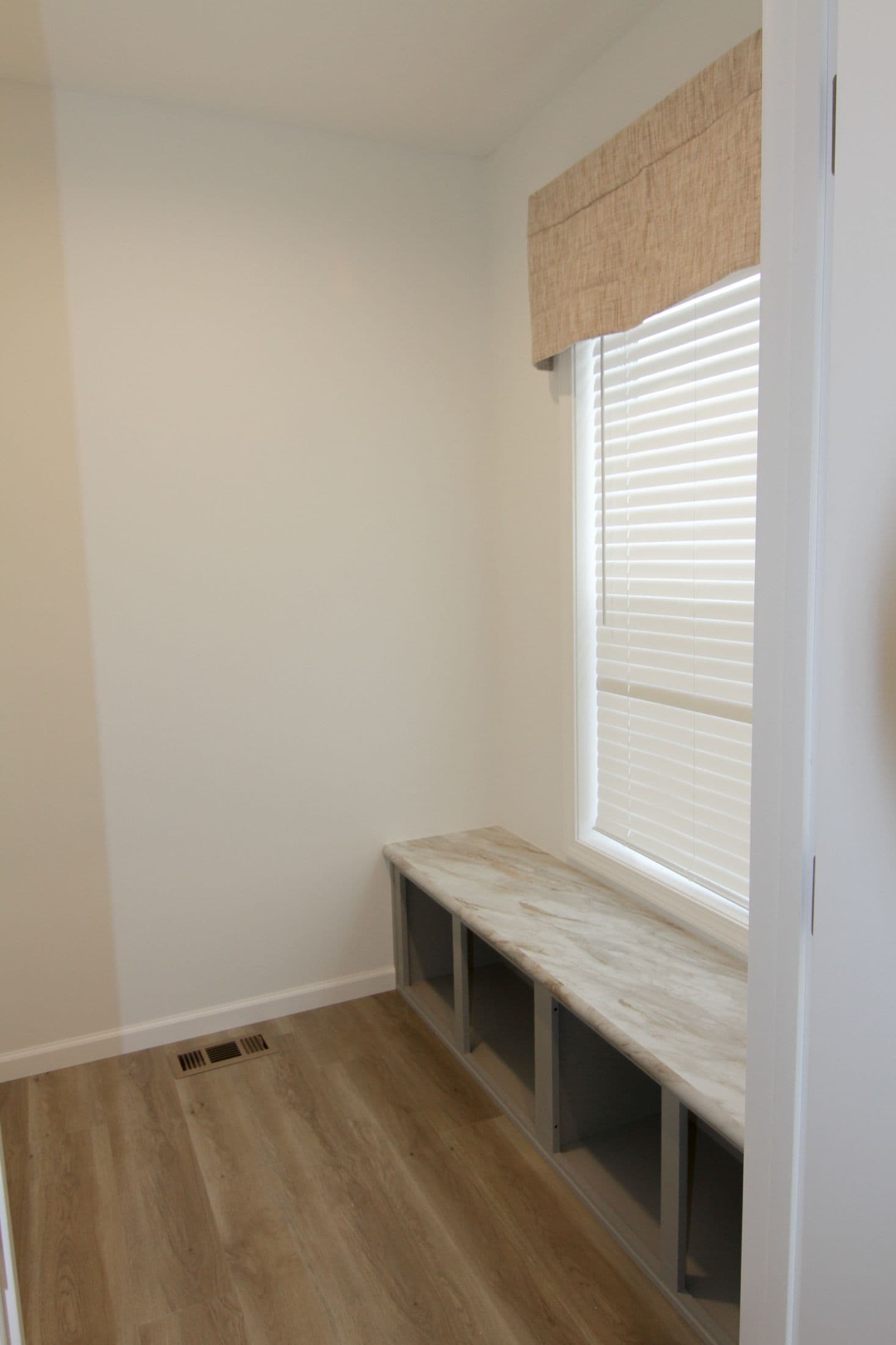 Ultra deuce 3 interior home features