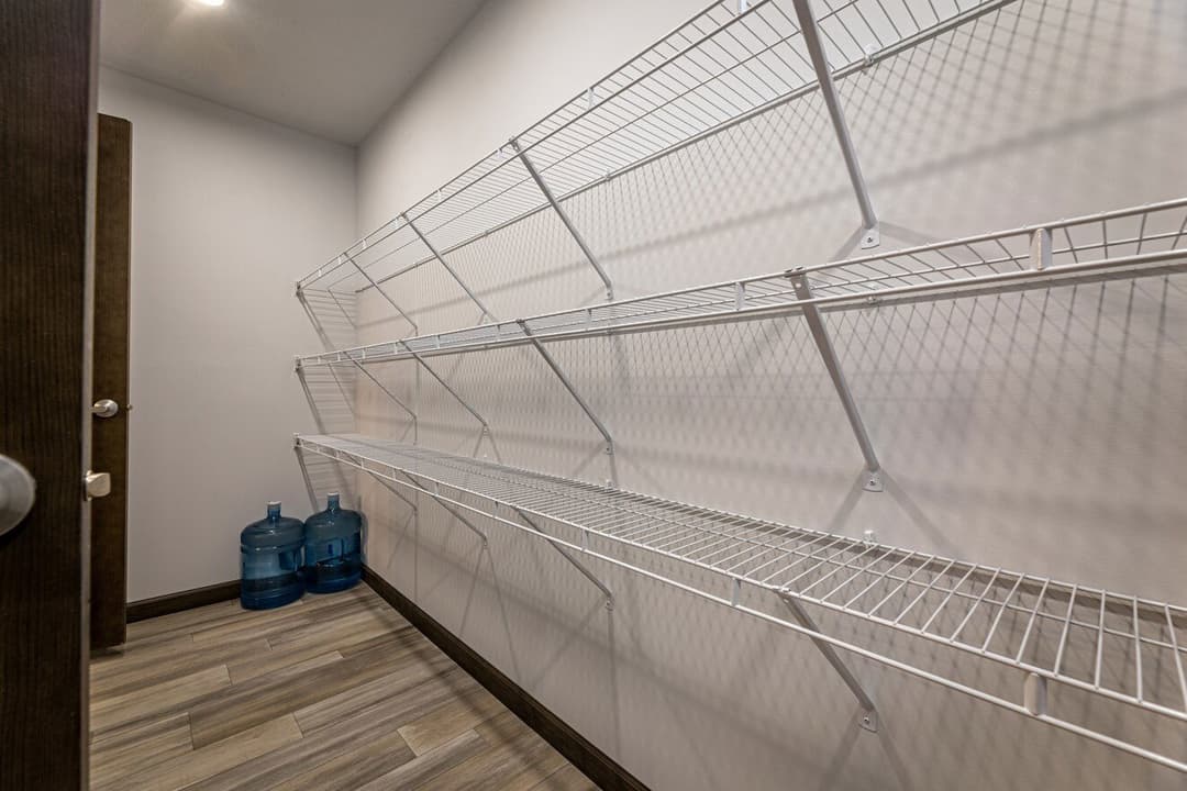 Aberdeen 24031 interior home features