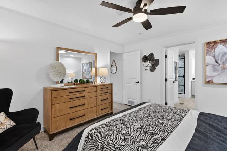 Aura bedroom home features