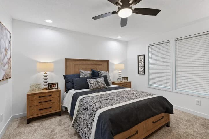 Aura bedroom home features