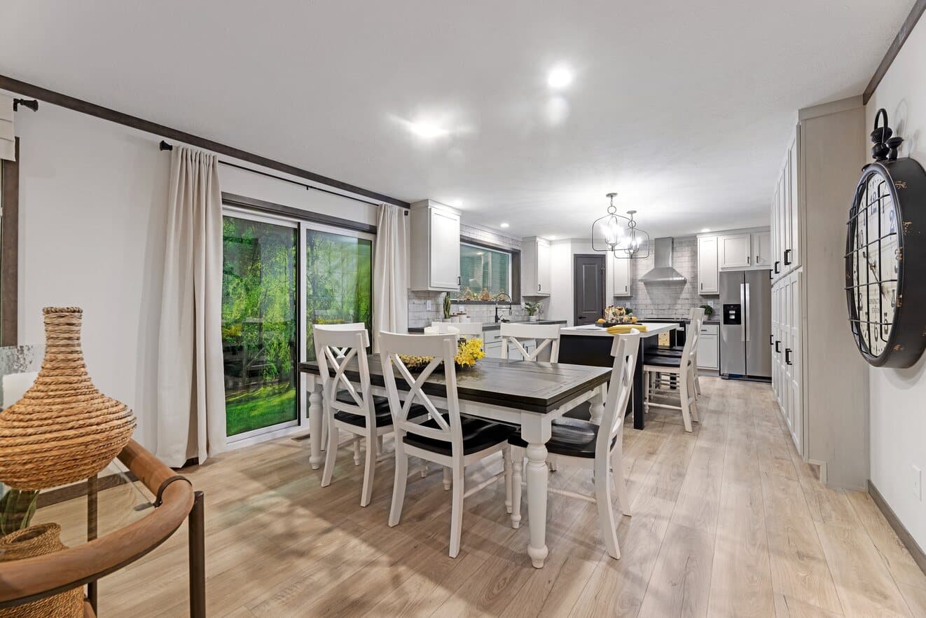 Houghton 24036 interior home features