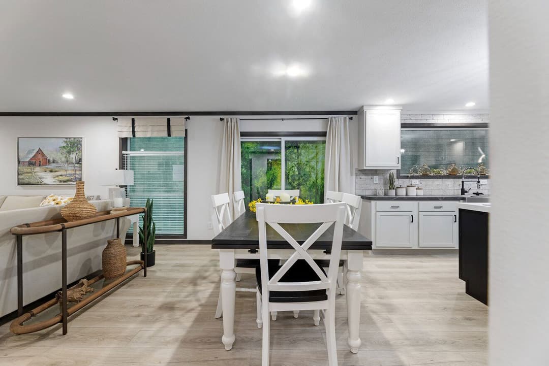 Houghton 24036 interior home features