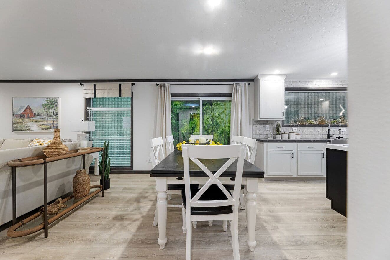 Houghton 24036 interior home features