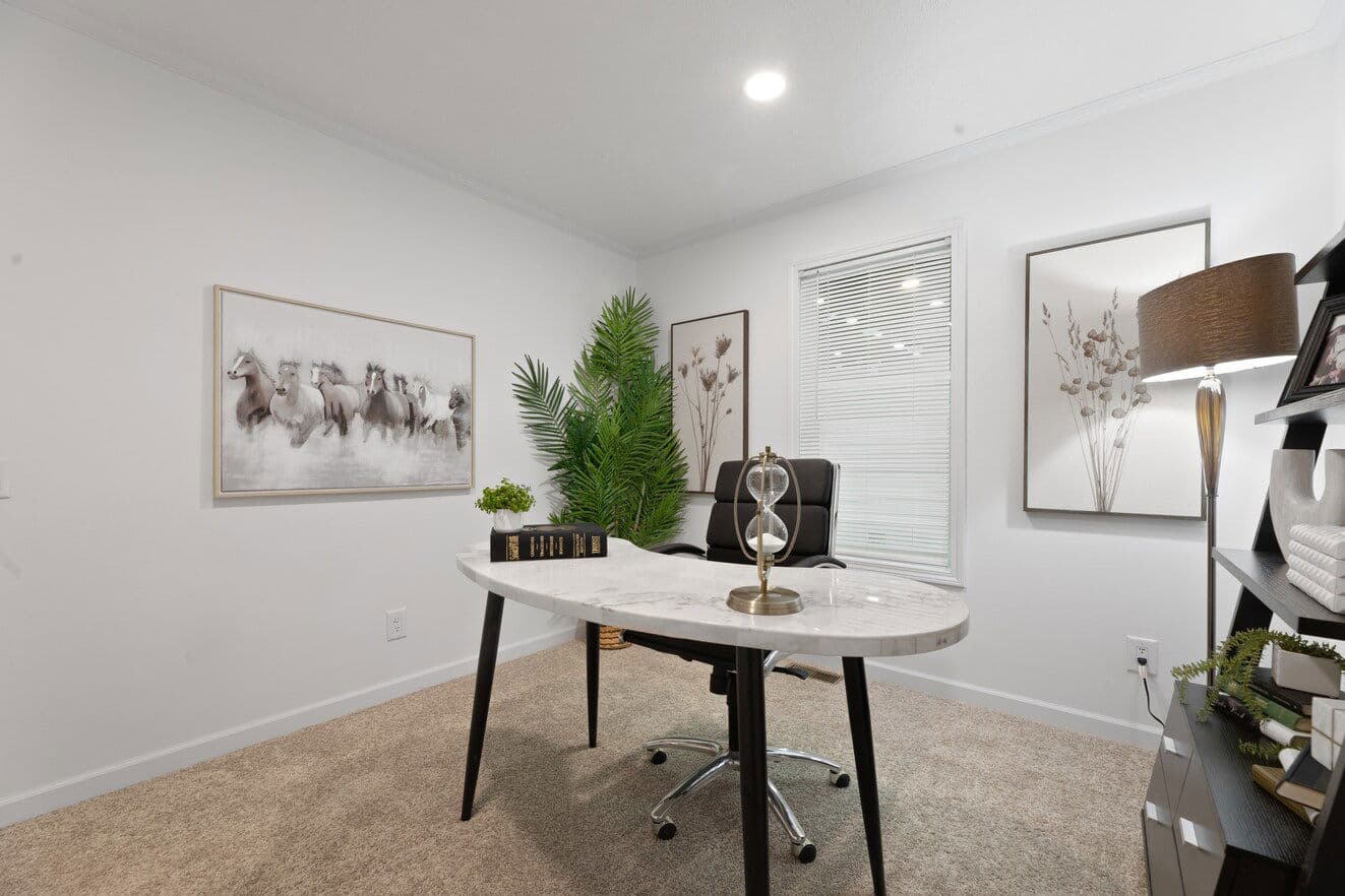 Ives 24033 interior home features