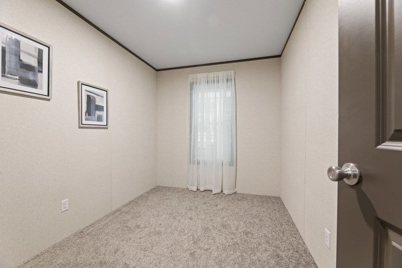 Eastman 24530 bedroom home features