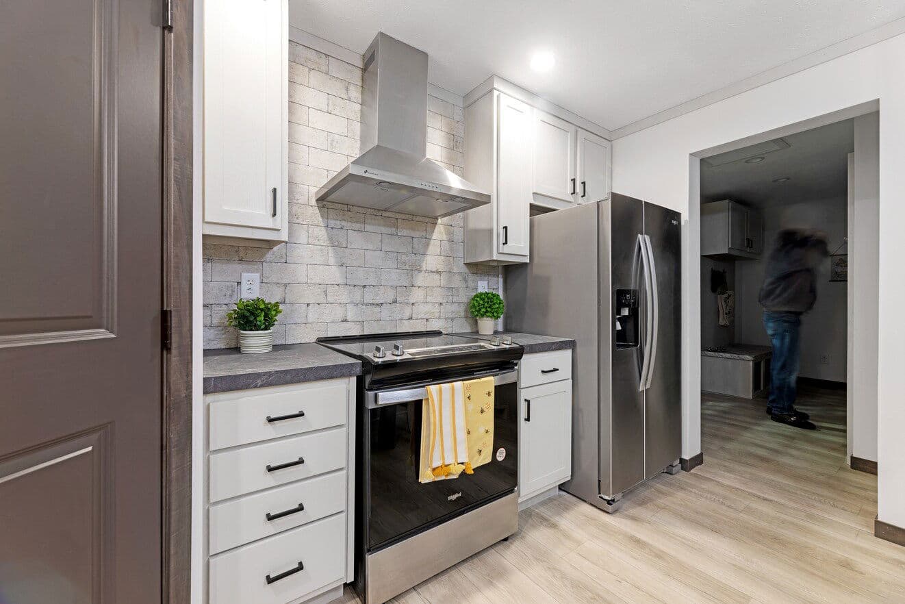 Houghton 24036 kitchen home features