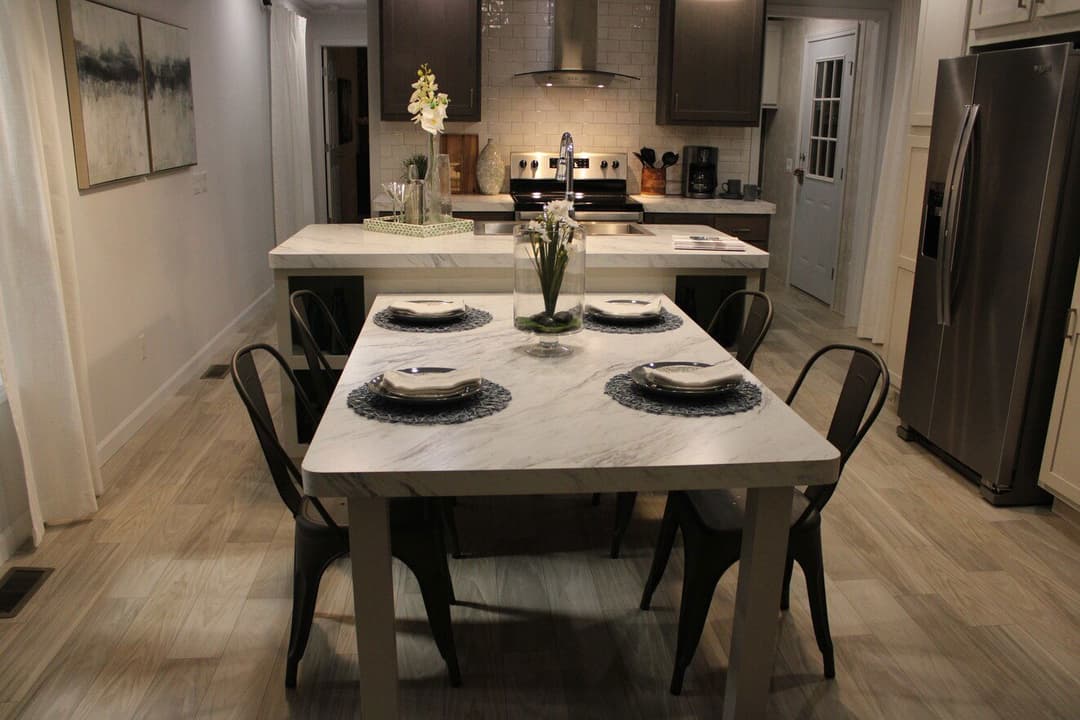 National 24525 interior home features