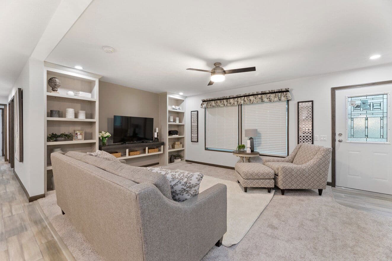 Aberdeen 24031 interior home features