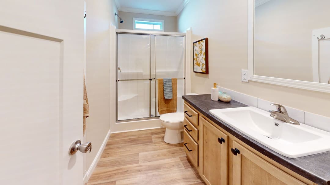 Cumberland duplex bathroom home features