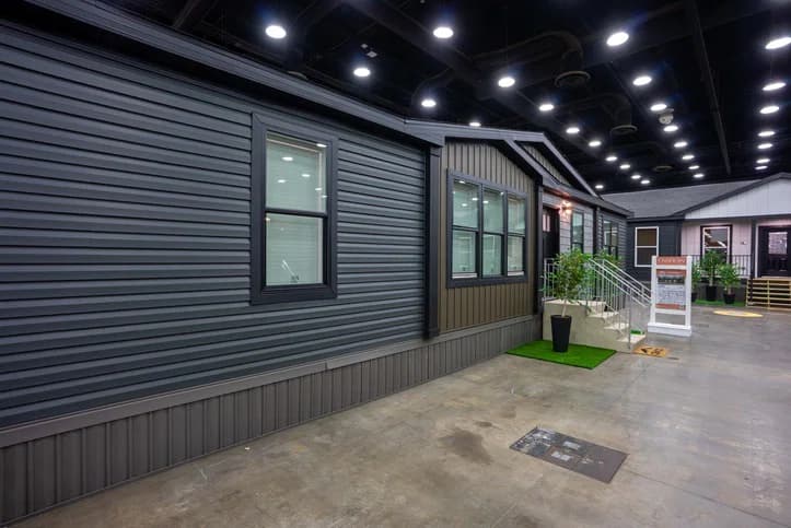 Aura exterior home features