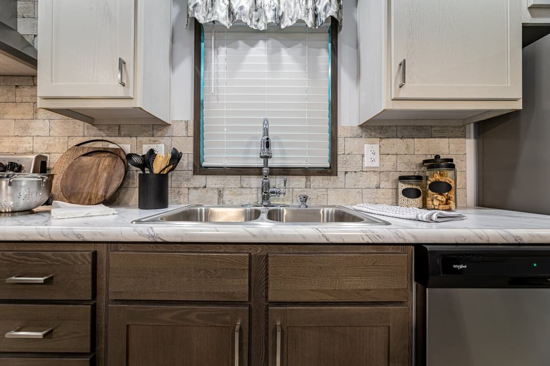 Aberdeen 24031 kitchen home features