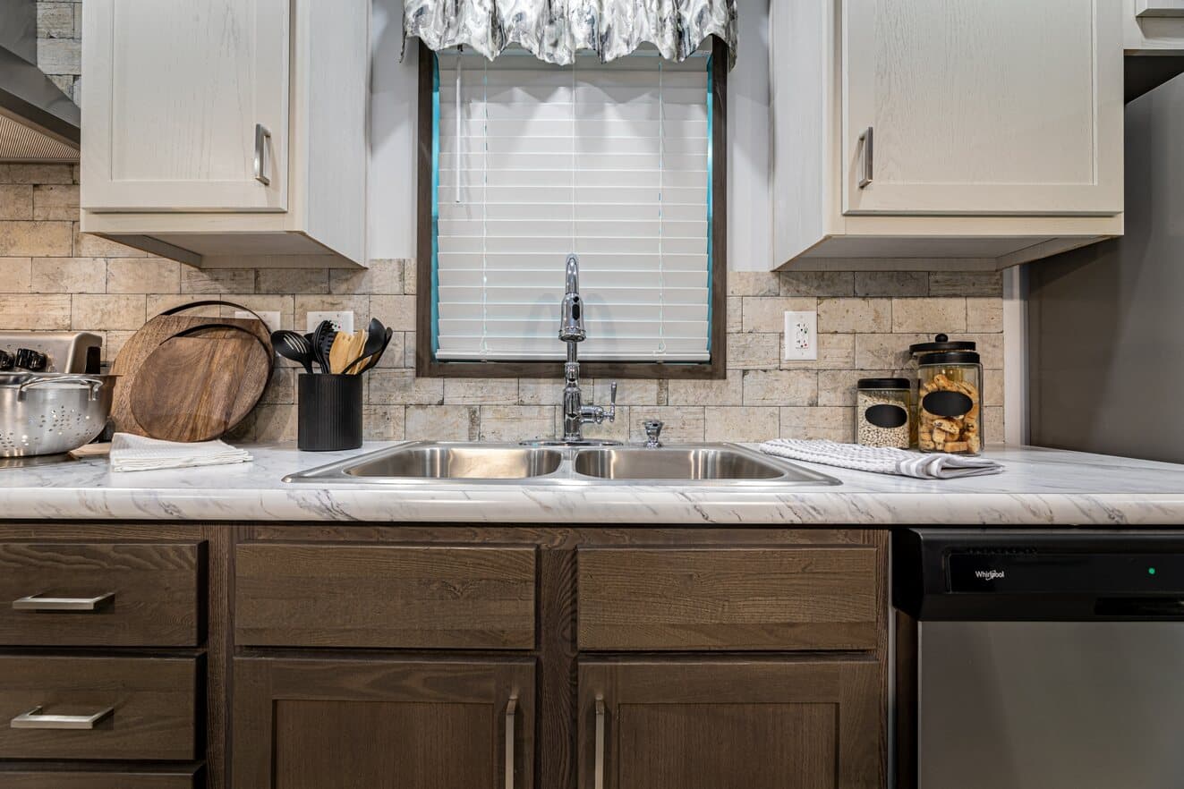 Aberdeen 24031 kitchen home features