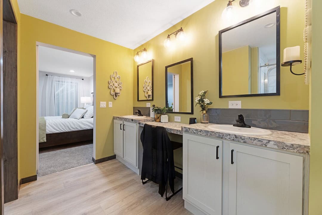 Houghton 24036 bathroom home features