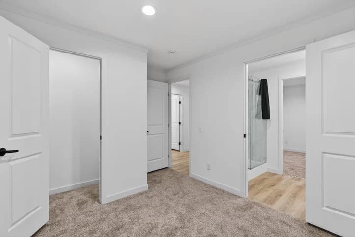 Aura bedroom home features