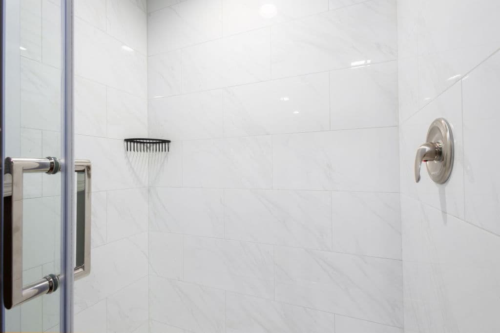 Essence 20 bathroom home features