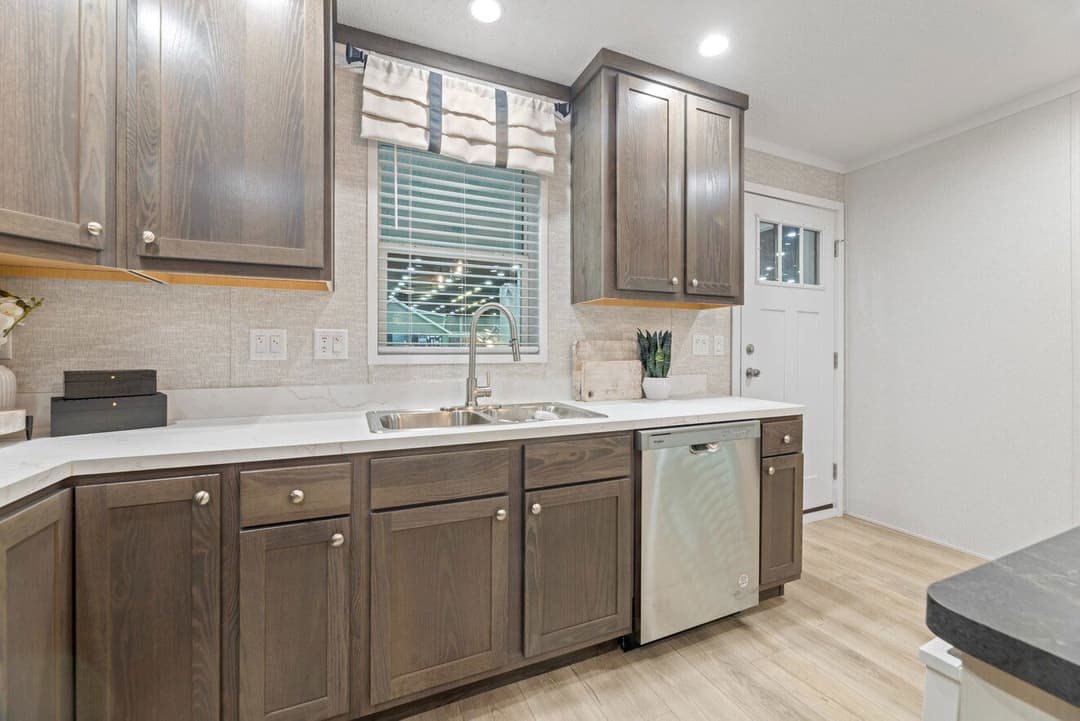 Carson 24532 kitchen home features