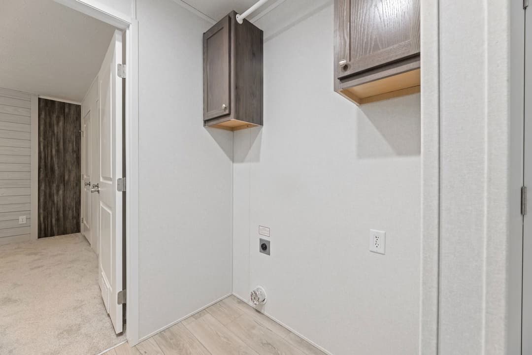 Carson 24532 interior home features