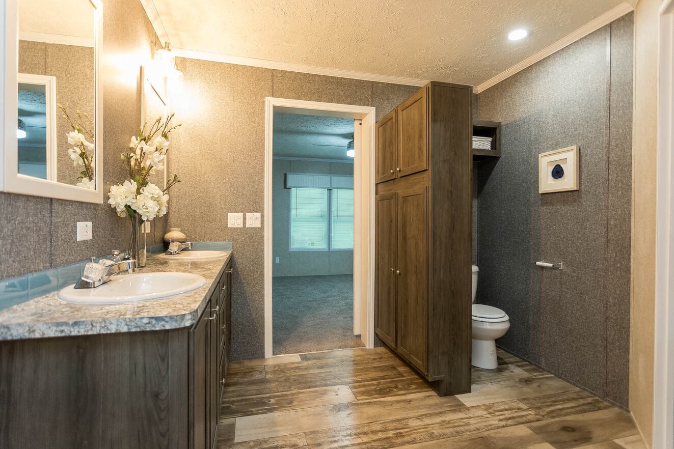 Goddard 24027 bathroom home features