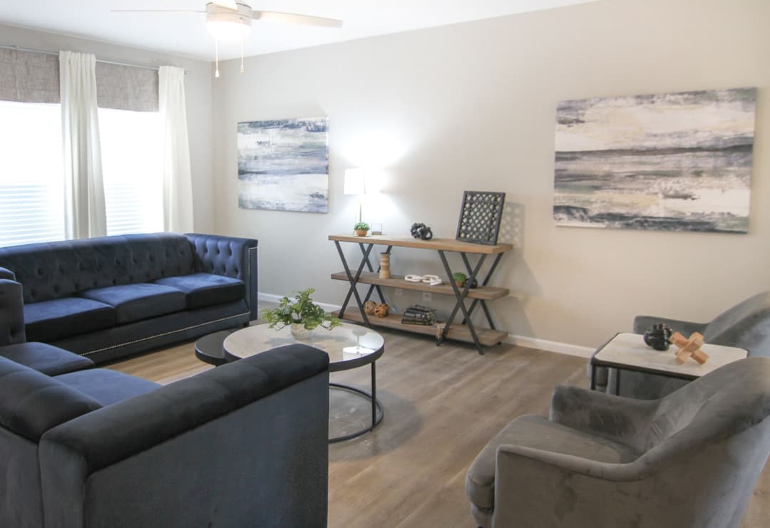 Ultra deuce 3 interior home features