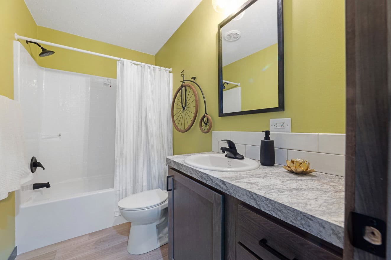 Houghton 24036 bathroom home features