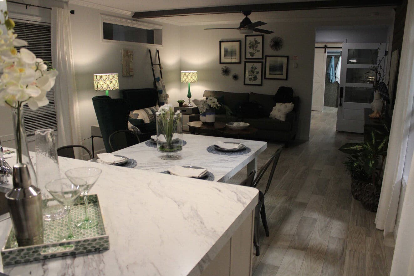 National 24525 interior home features