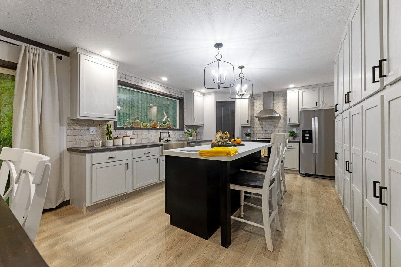 Houghton 24036 kitchen home features