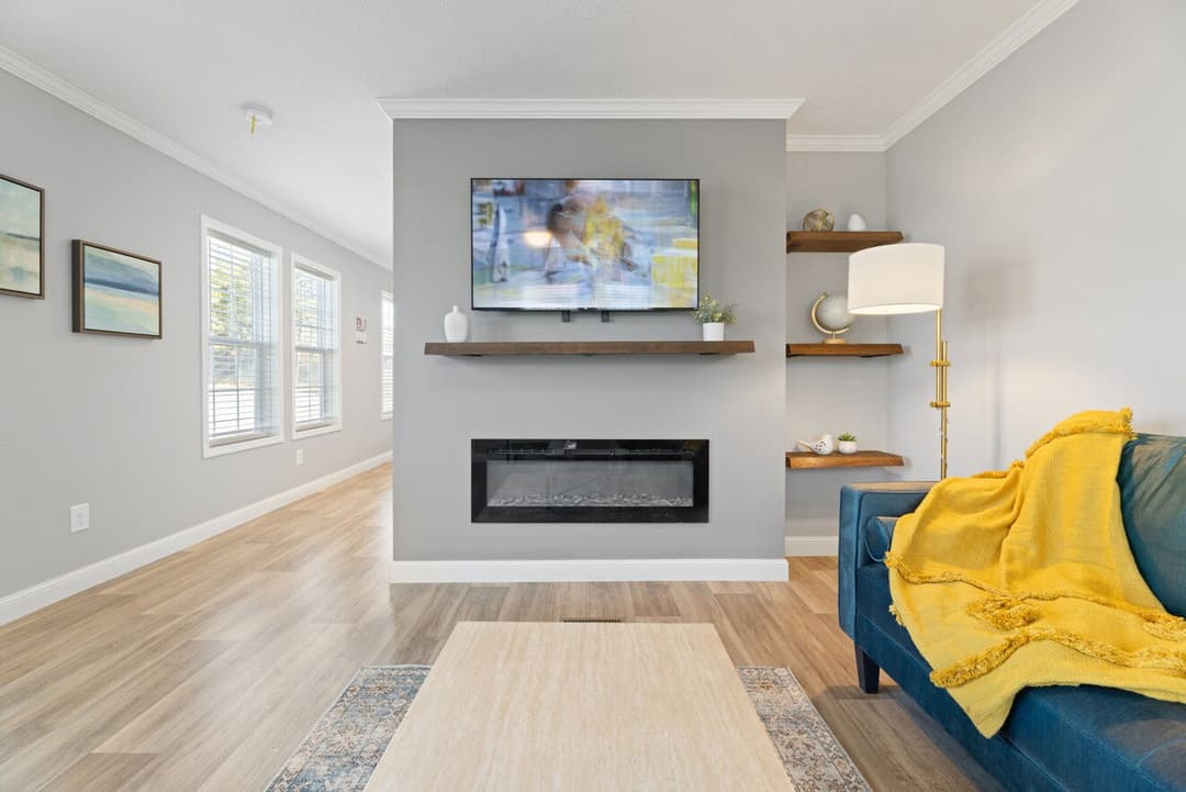 Roanoke duplex interior home features