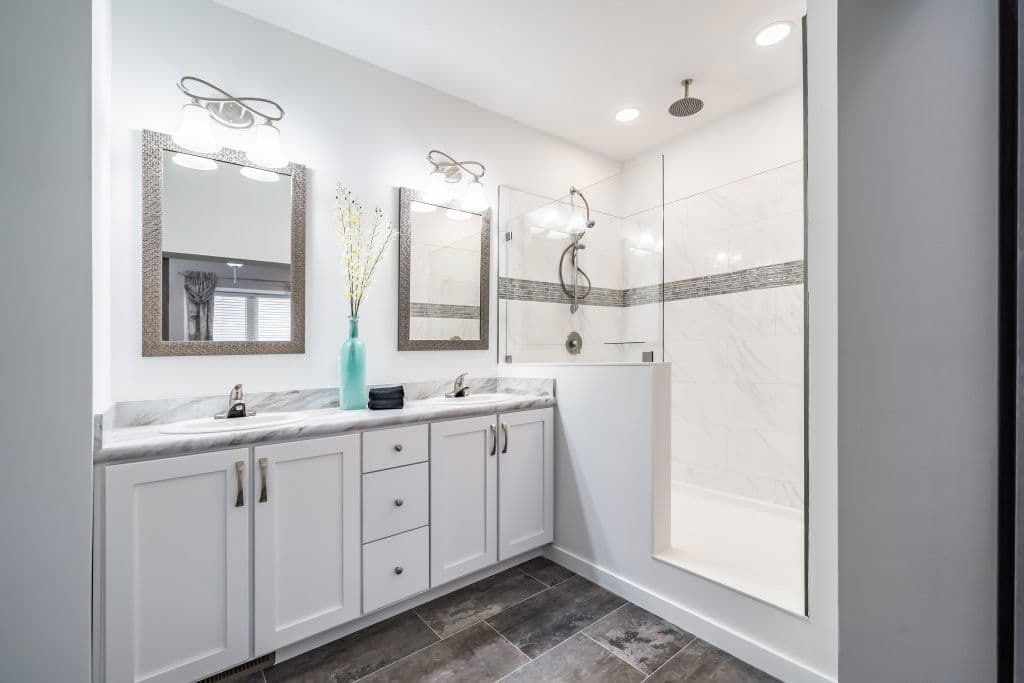 Landmark grand bathroom home features