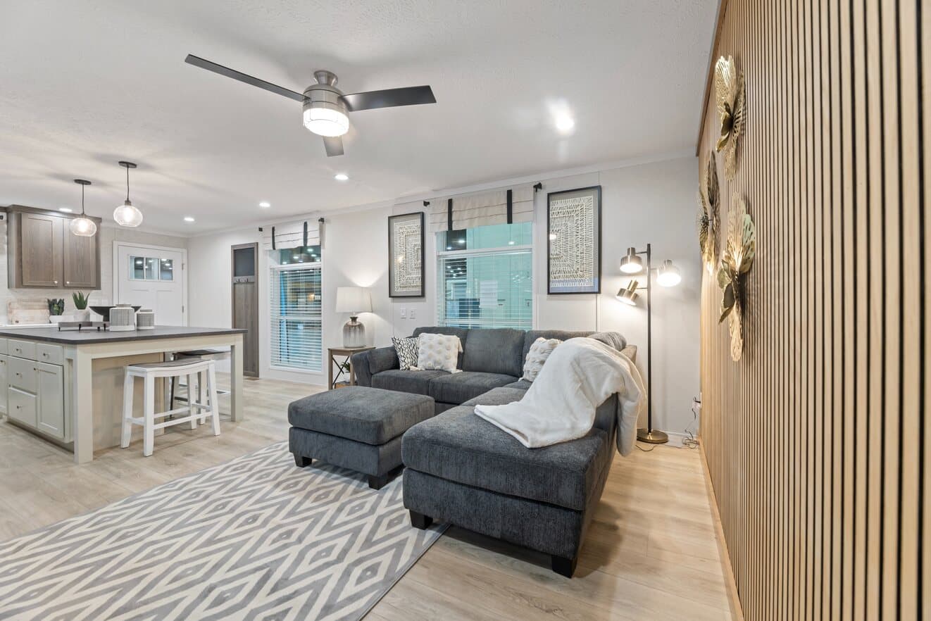 Carson 24532 interior home features