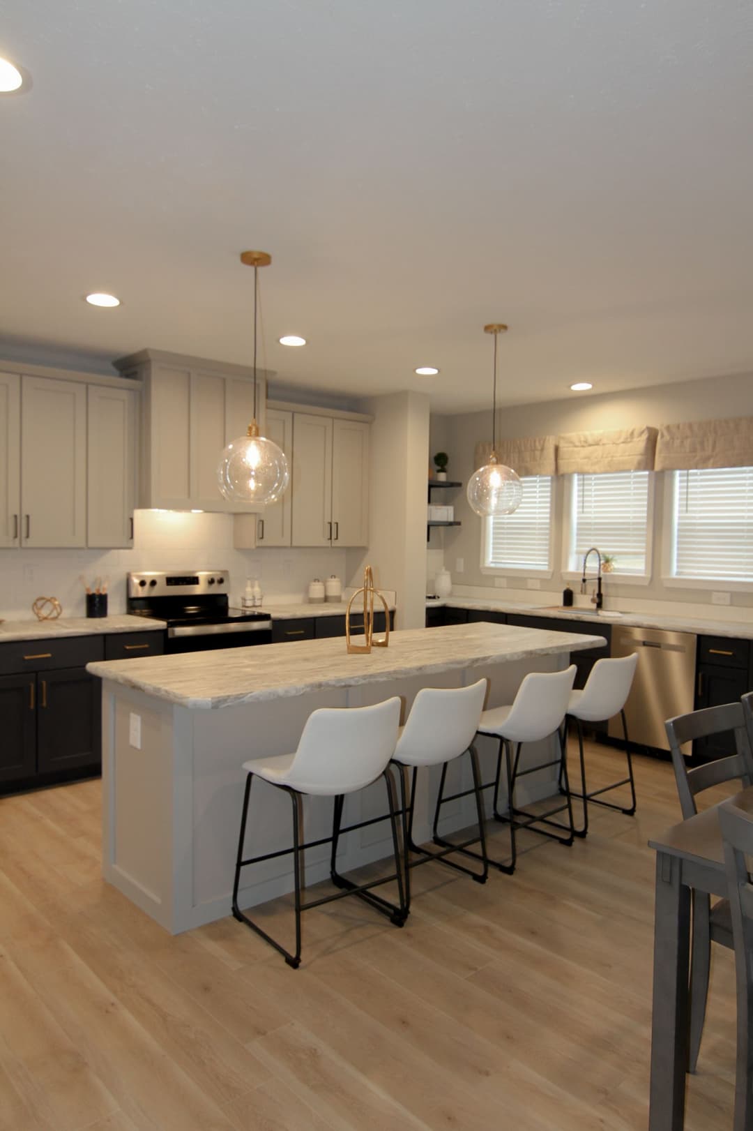 Ultra deuce 3 kitchen home features