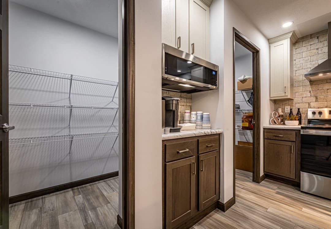 Aberdeen 24031 interior home features