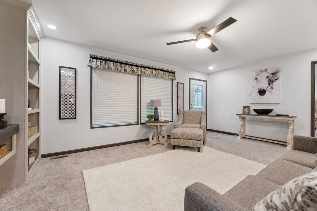 Aberdeen 24031 interior home features