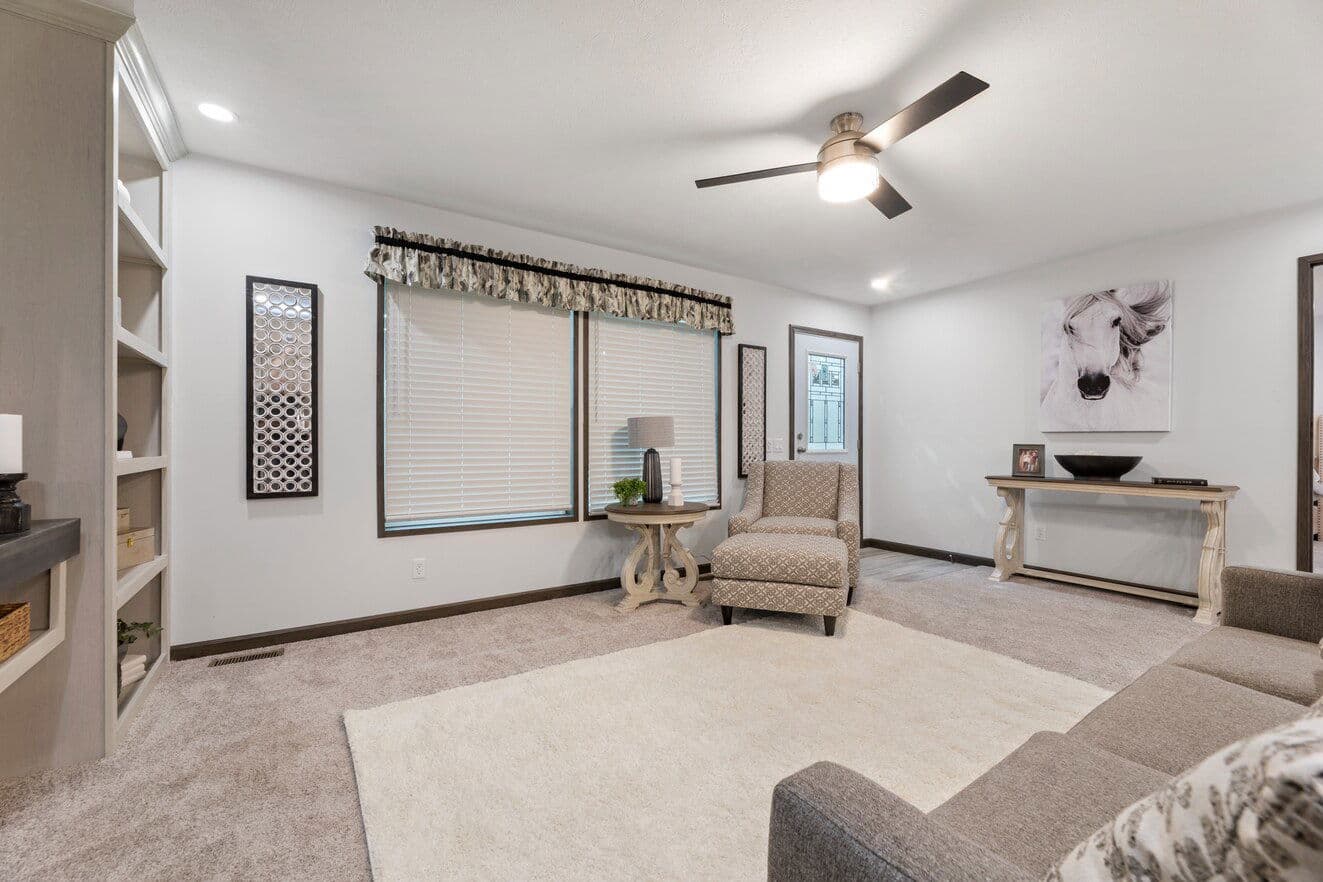 Aberdeen 24031 interior home features