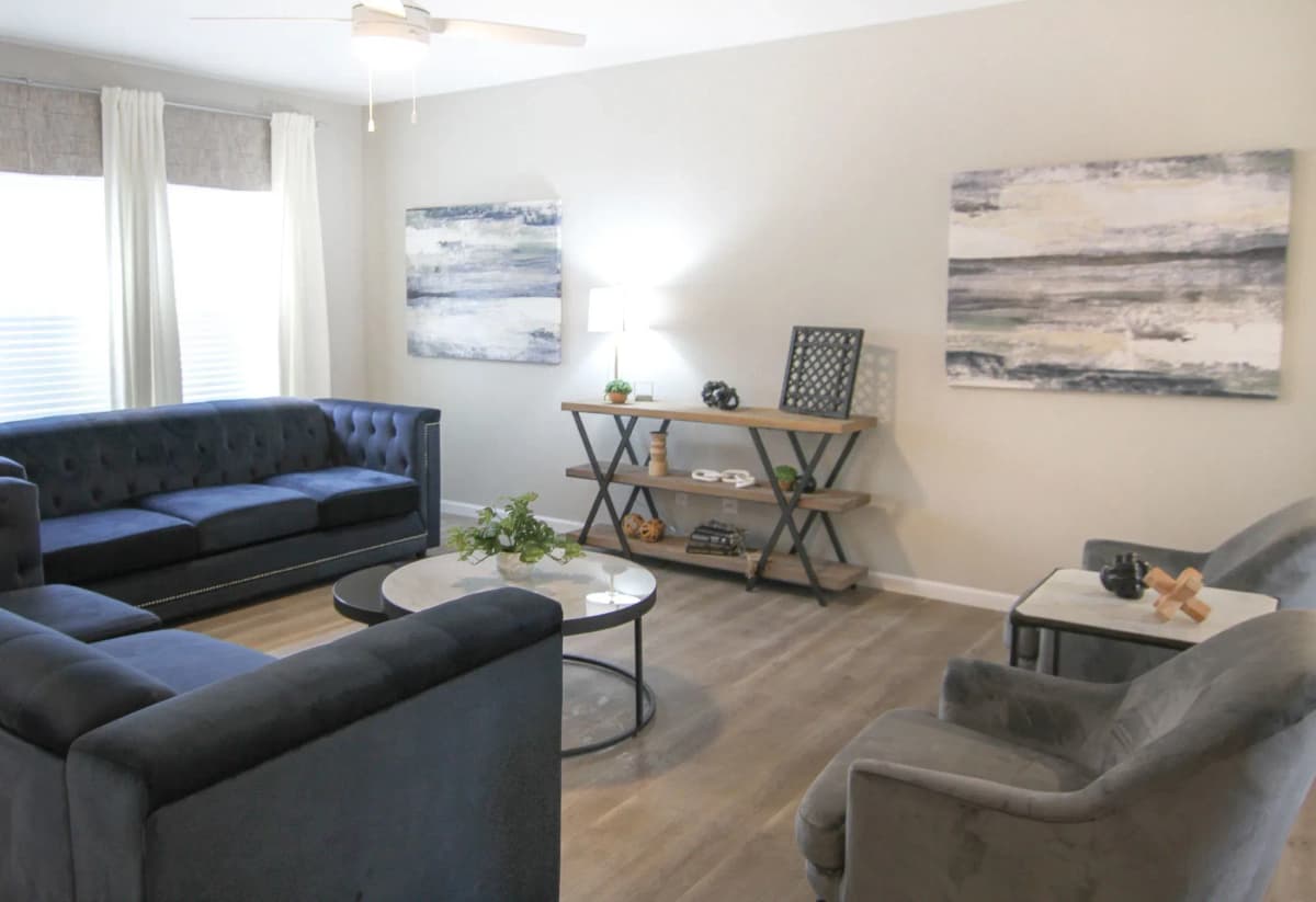 Landmark ultra deuce hero and interior home features