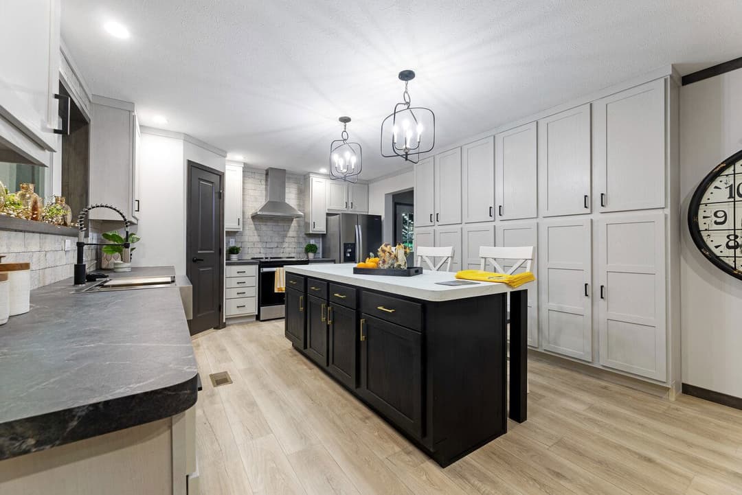 Houghton 24036 interior home features