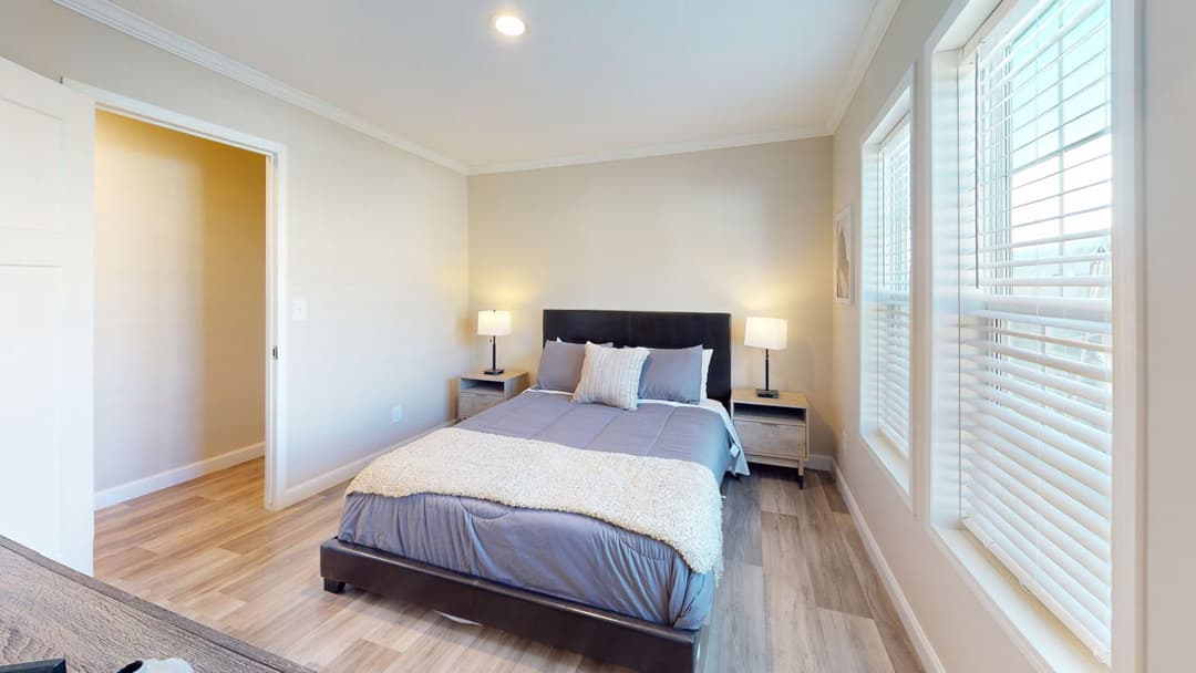 Roanoke duplex bedroom home features