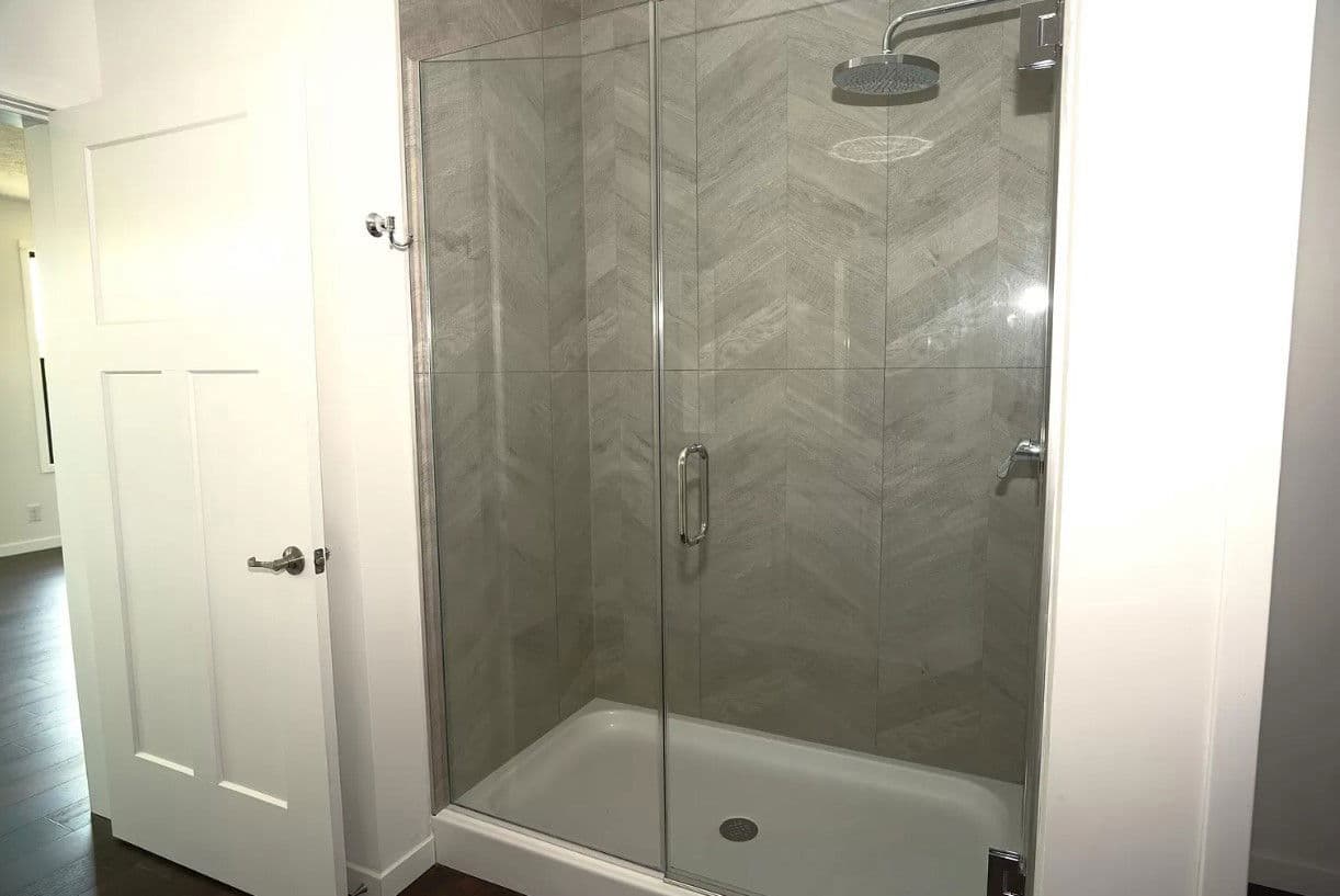 Hanover bathroom home features