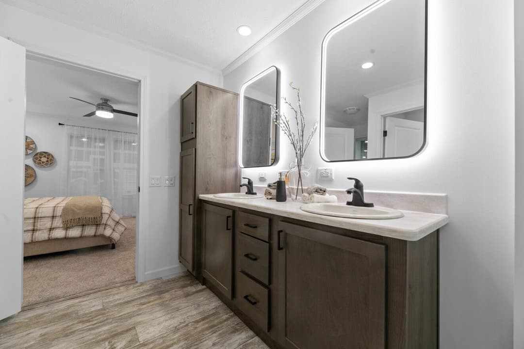 Ives 24033 bathroom home features