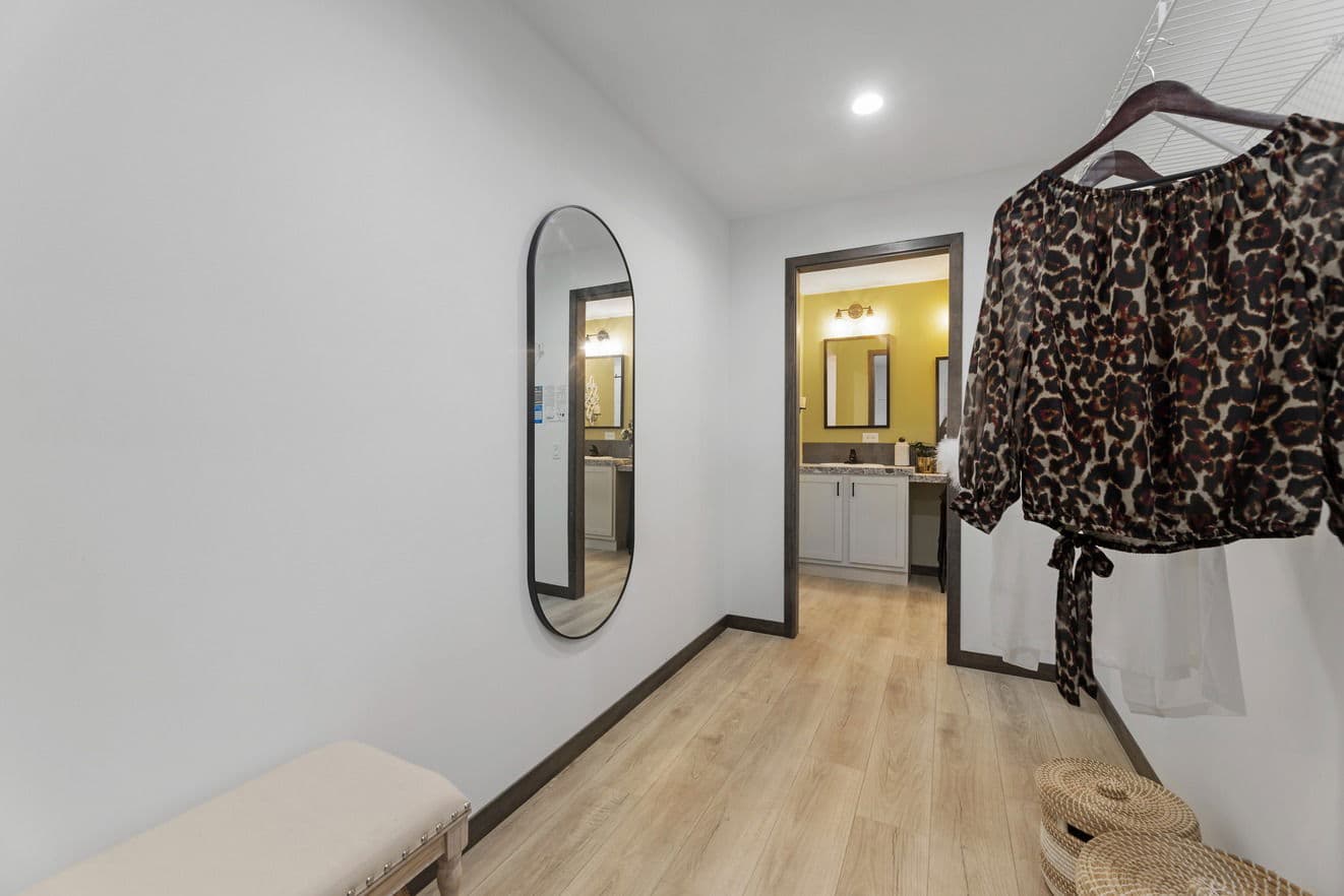 Houghton 24036 interior home features