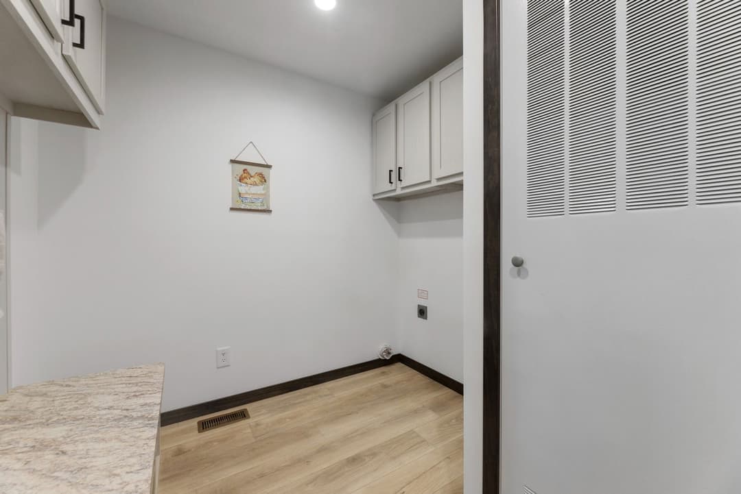 Houghton 24036 interior home features