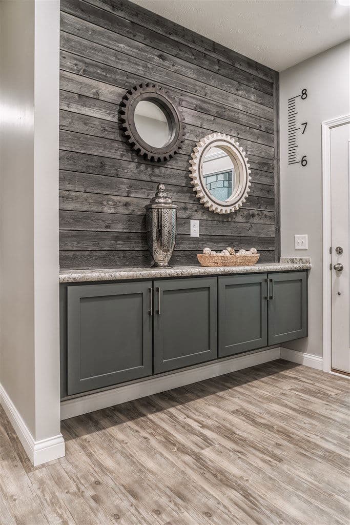 Ultra 13 interior home features