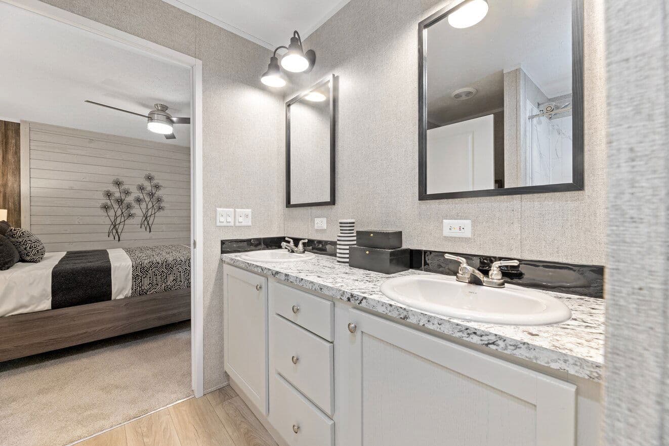 Carson 24532 bathroom home features