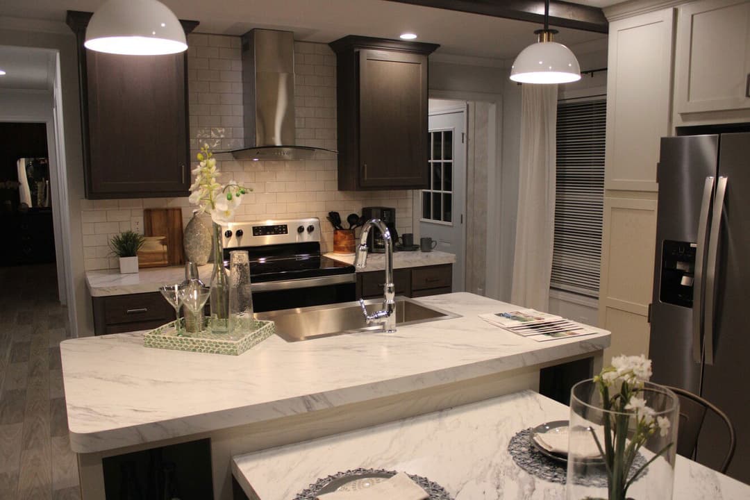 National 24525 kitchen home features